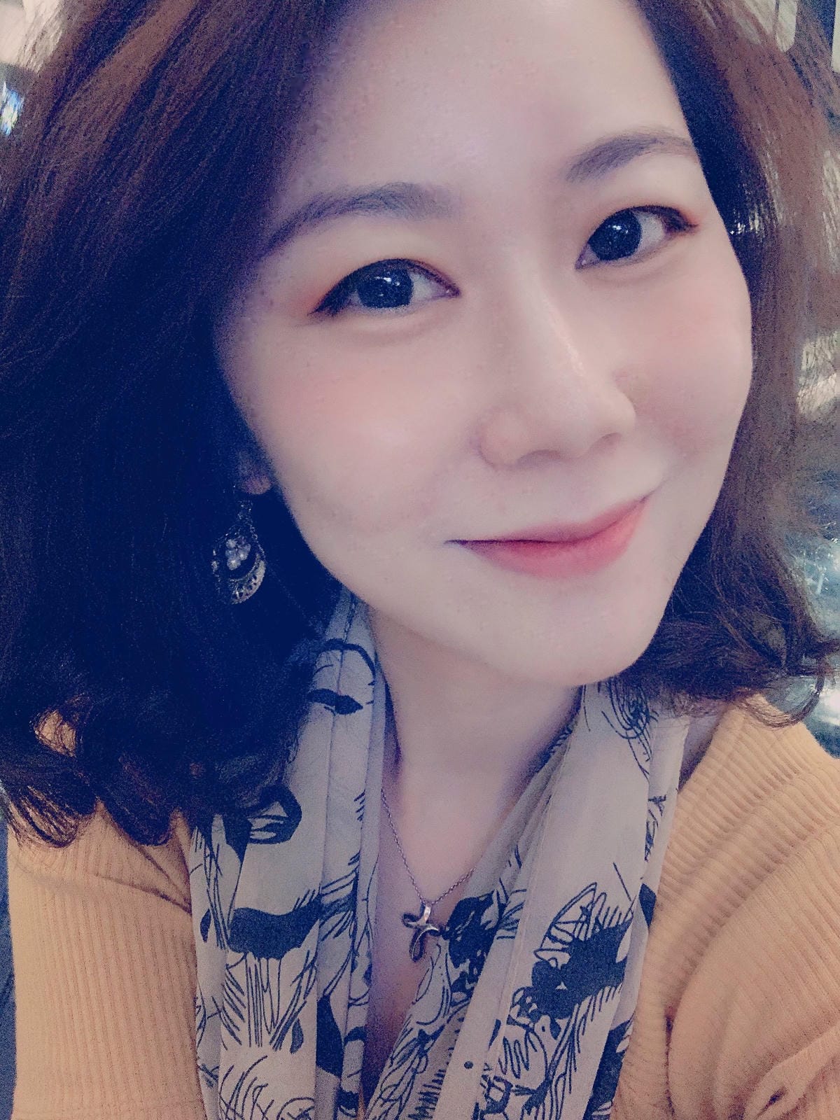 【體驗】「UNT超完美持潤十礦粉底」。高達67%美容精華液粉底。自然妝感專家 - 第17張圖 IMG_8756.JPG