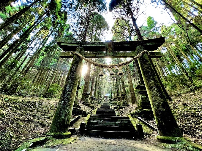 (日本-九州)最神秘的森林神社 熊本。上色見熊野座神社 