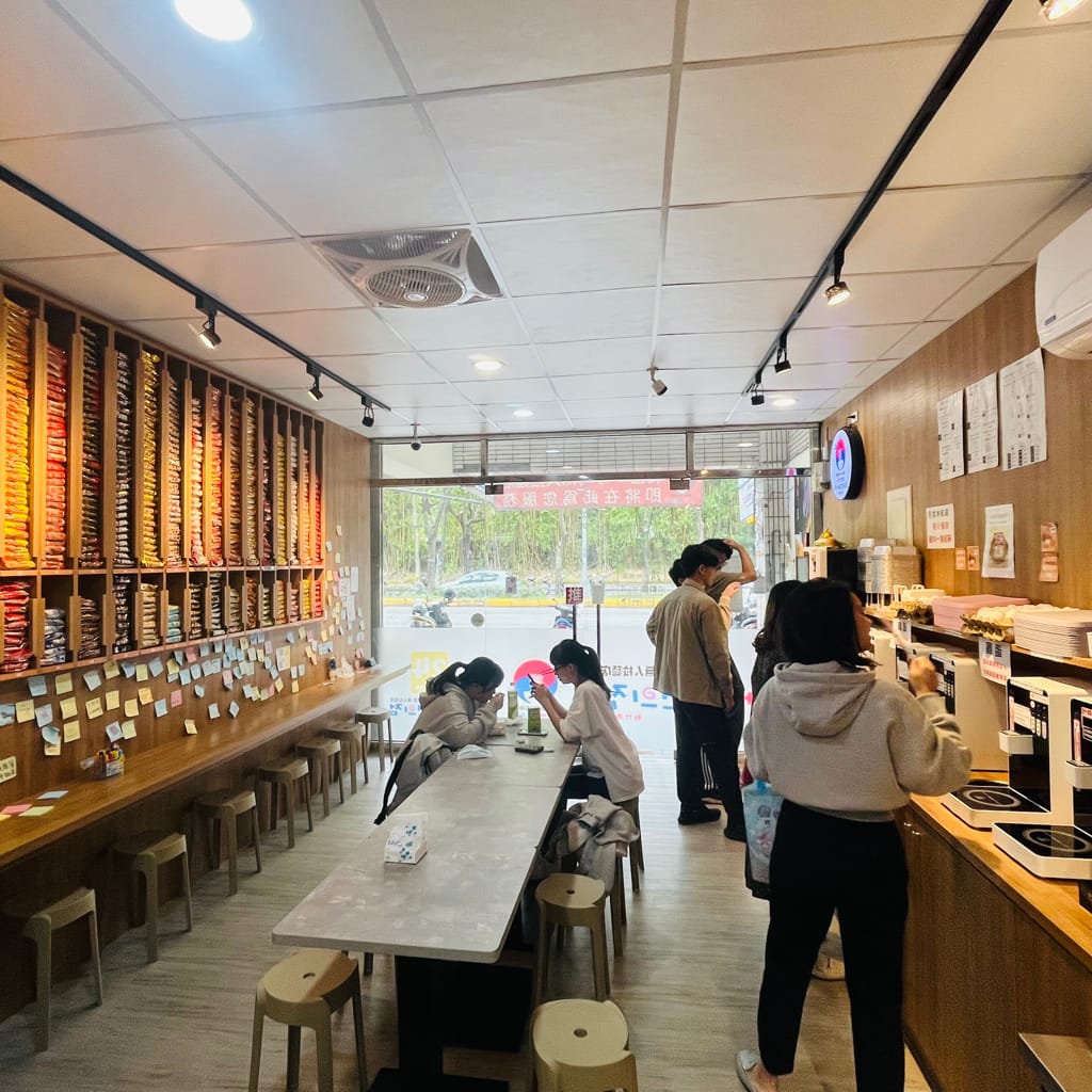 (台灣-新竹)24小時。宵夜天堂+青菜無限吃韓熙恩無人拉麵