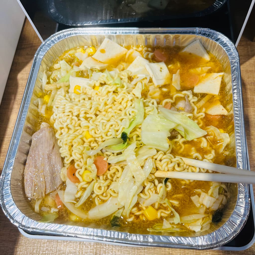 (台灣-新竹)24小時。宵夜天堂+青菜無限吃韓熙恩無人拉麵