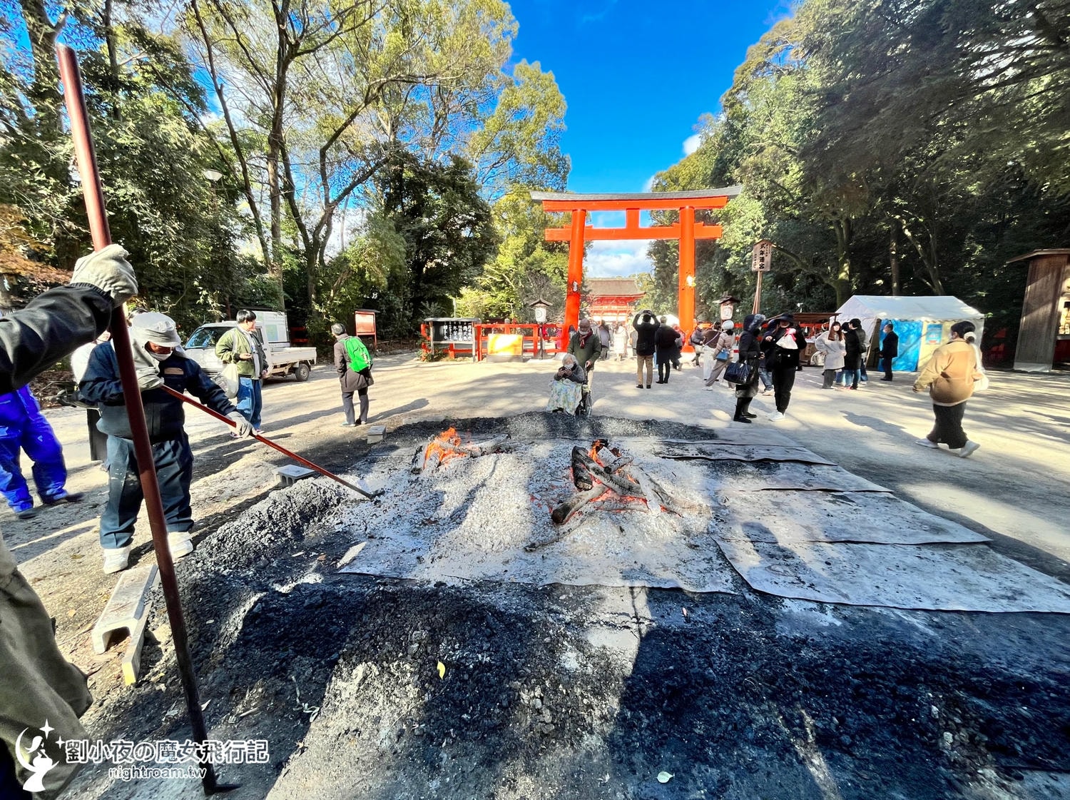 (日本-京都)【京都深度旅遊】下鴨神社「蹴鞠」祭典:穿過朱紅鳥居,親見平安貴族優雅運動,順訪旅人必拜「護腳神社」! - 第2張圖 (日本-京都)【京都深度旅遊】下鴨神社「蹴鞠」祭典:穿過朱紅鳥居,親見平安貴族優雅運動,順訪旅人必拜「護腳神社」!