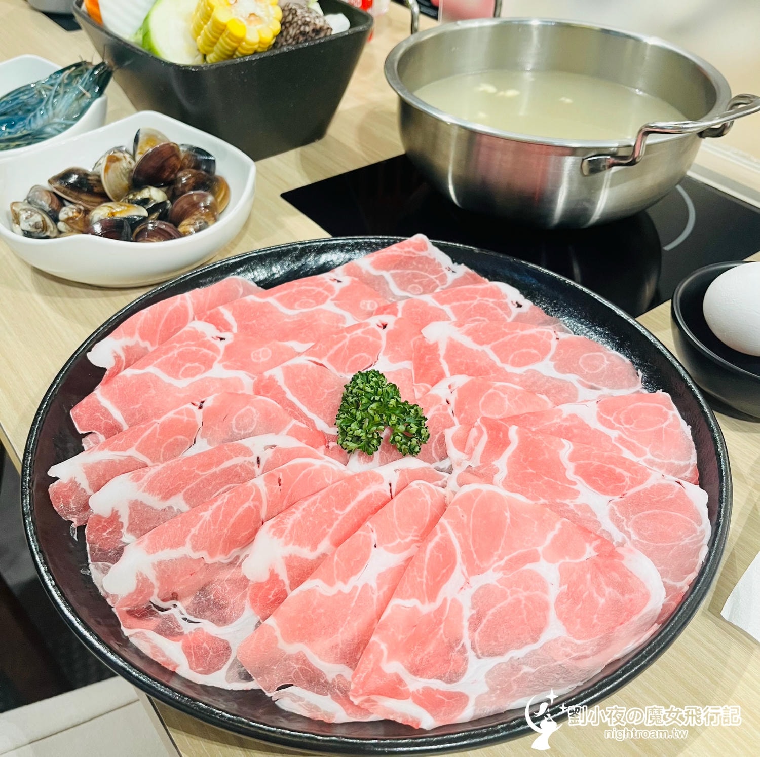 （台灣-新竹)竹北美食新開幕『初十火鍋』鄰近水圳森林公園，純熬湯底與巨無霸海鮮的質感饗宴！（含價位與實測心得）